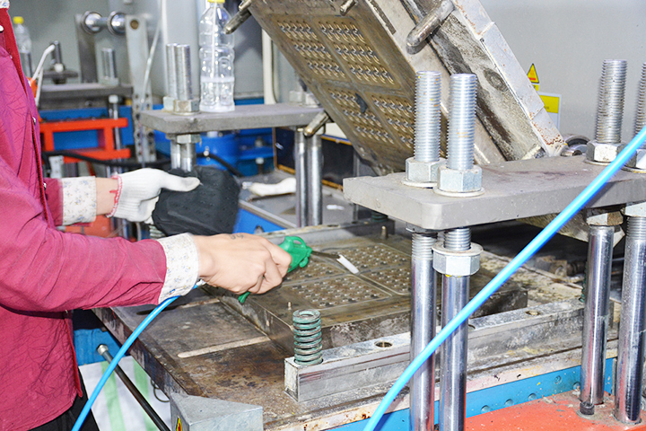 硅胶模具的使用技巧,什么是硅胶模具,硅胶模具和树脂模具的区别 硅胶模具的使用技巧,什么是硅胶模具,硅胶模具和树脂模具的区别