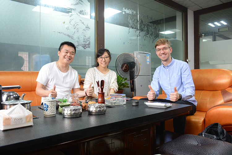 德国客户Sebastian Becher来91免费片版下载确定订单事宜