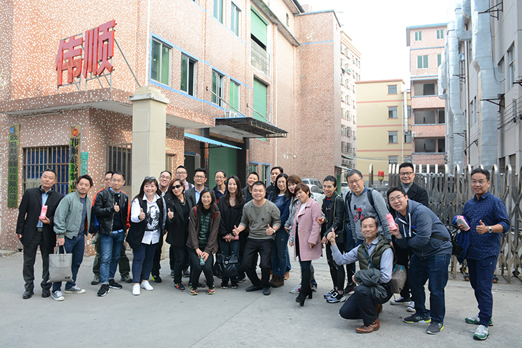 91免费片版下载厂区大合影