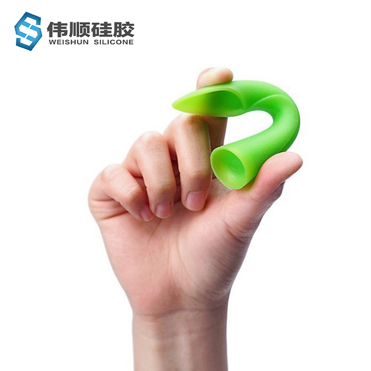 宝宝用硅胶餐具安全吗，硅胶餐具知识[宝妈必看]